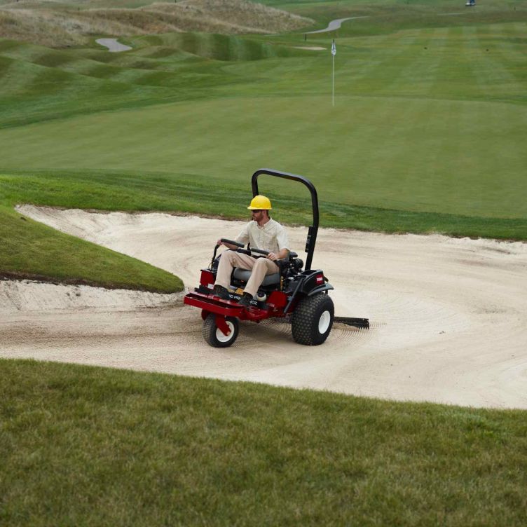 TORO SandPro bunkermachine | Megens Oirschot